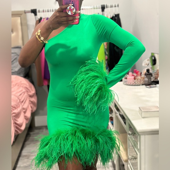 Green One Sleeve Custom Ostrich Feathers Bodycon Mini Dress - Picture 6 of 15